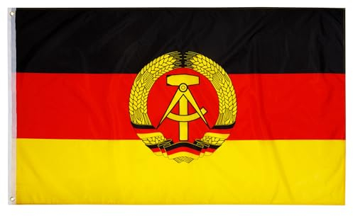 PHENO FLAGS DDR Fahne, 150x90 - Wetterfest & Reißfest - Perfekte Dekoration für Nostalgiefans der DDR, Ost-Deutschland Hissfahne für Drinnen und Draußen
