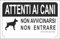 M-ITALY CARTELLO SEGNALETICO - Attenti ai cani non avvicinarsi non entrare - Adesivo Extra Resistente, Pannello in Forex, Pannello In Alluminio (15x10, Alluminio)