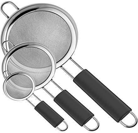 ipow 3 PZ Colino da Cucina Setaccio Filtro Scolapasta in Acciaio Inox Colino per Scolare con Manico in Silicone Antiscivolo Nero per Pasta/Riso/Verdura Diametro 7 cm/ 12 cm/ 18 cm