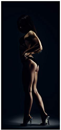 Wallario Selbstklebende Türtapete Sexy Frau im Dunkeln - Schatten, Silhouetten, Muskeln - Türposter 93 x 205 cm Abwischbar, rückstandsfrei zu entfernen
