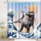 BIYSUC Lustiger Katzen-Duschvorhang, mutige Katze, die Dreizack mit Pfeil reitet, Dino im Ozean, Wellen, Kinder, Jungen, Tier, wasserdichtes Polyestergewebe, 183x183 cm (LxB) mit Haken