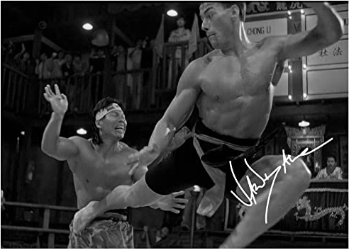 Jean Claude Van Damme | Kickboxer - Bloodsport | Fotodruck Poster | vorsigniert | Pro Glanzpapier | Größe: A4 (21 x 29,7 cm)