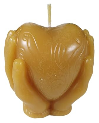 Bienenwachskerze Herzkerze in Händen 7,5 cm Valentinstag — handgegossene Liebes-Figurenkerze, Made in Germany