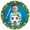 J&M DECO Personalisiert Tortenaufleger Fußballfeld – essbares Tortenbild mit Foto & Wunschtext – Ø 20 cm Fussball Tortendeko aus Zuckerpapier – individuelle Kuchendekoration für Fußball Geburtstag