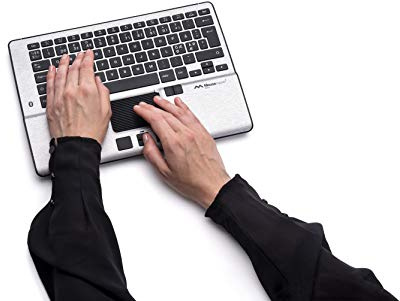 Mousetrapper Alpha Ergonomische Zeigefunktion mit Tastatur in voller Größe.