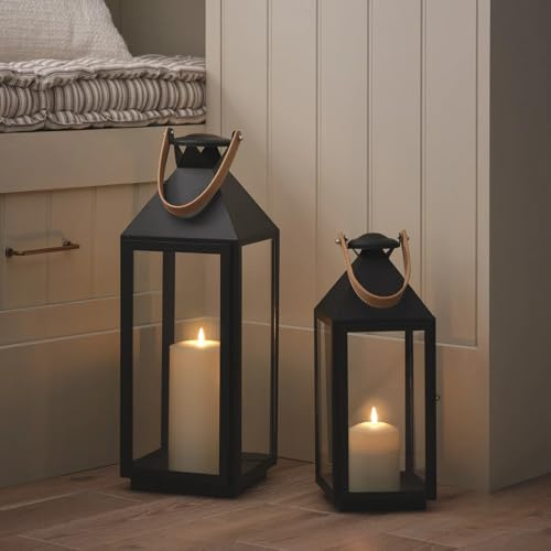 Lights4fun 2er Set Brixham Metall-Laternen mit Ledergriffen & LED TruGlow® Kerzen | Batteriebetrieben | mit Fernbedienung & Timer | Wetterfeste Deko für Innen & Außen | Schwarz & Cognacfarben