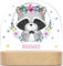 GRAVURZEILE Personalisiertes LED Nachtlicht für Kinder - Blumenkranz - Personalisiert mit Namen - Nachttischlampe für das Kinderzimmer - Geschenk für Kinder & Babys - Baby Geschenk - Waschbär