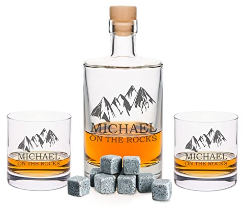 GRAVURZEILE Leonardo gravierte Whiskygläser & Karaffe im Set - On the Rocks Design - 2x Whisky Gläser personalisiert mit Name - inkl. 500 ml Dekanter & 8x Kühlsteine - Geschenk für Papa zum Vatertag