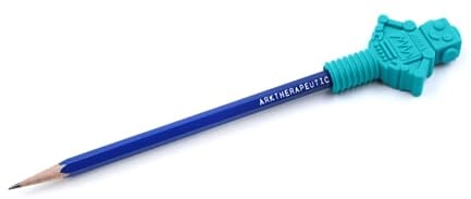 ARK® Beiß- und Kauaufsatz für Stifte in verschiedenen Stärken und Formen + Bleistift inkl. ATC Pflegeanleitung - Sensory Kauaufsatz, Beißblock, Kauen, Zahnen, Autismus (mittel, türkis, Roboter)
