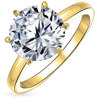 Une Bague De Fiançailles Solitaire Classique Et Intemporelle En Zircon Cubique 3Ct Cz Sertie À 6 Griffes Taille Brillant Rond Une Fine Bande De 2Mm En Argent Sterling Plaqué Or Jaune Personnalisable.