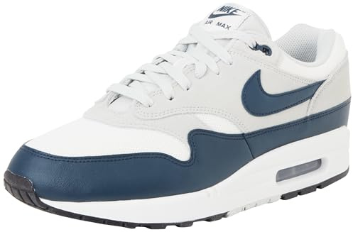 Nike Herren AIR MAX 1 ESS Sneaker, Summit White Armory Navy Light Silver, 44.5 EU