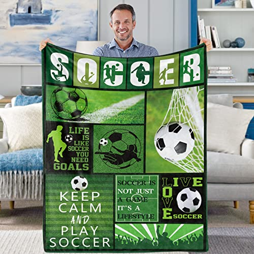 Kuscheldecke Kinder FußBall, Grün Weich Flanell Decke mit FußBall Muster, Warm Plüsch Fleece FußBall Wohndecke für Teenager Jungs Männer Teamspieler Liebhaber Geburtstagsgeschenke Sofa Deko, 130x152cm