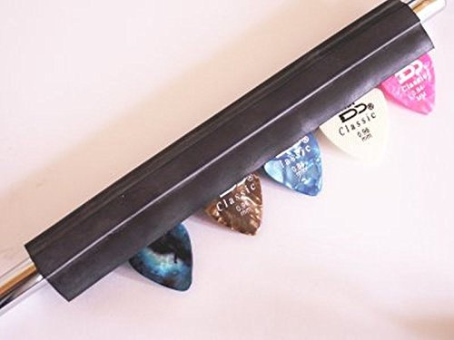 Janika Microphone Pick Holder +5 Plectrums For Guitar strings