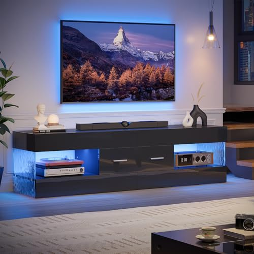 Bestier Meuble TV pour téléviseurs 65 Pouces,Meuble TV Moderne laqué Brillant avec Panneaux latéraux Effet Pierre,Centre multimédia LED avec Grand tiroir,Console TV pour Salon et Chambre(Noir)