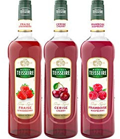 Assortiment de fruits rouges du printemps : sirop de fraise, de cerise, de framboise