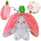 VOSSOT Hasen Verstecken, Erdbeerhasen Kissen Plüschtier, Osterhase Gefülltes Plüschtier Hase, Hasenpuppe, Hasenplüsch, Hasenplüschtier, Eingewickelt in Erdbeergeschenke, 18 cm Hoch (Kaninchen)
