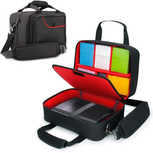 USA Gear Borsa Porta Carte per Giochi TCG e CCG - Borsa Protettiva con Tracolla, Interno Personalizzabile, Design Resistente alle Intemperie - Adatta a Scatole per Mazzi e carte Sciolte - Rosso