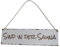 Sind in der Sauna Schild Shabby Chic Deko weiß Geschenk Deko Holz HDF ca 28 x 8 cm Wanddeko Wandbild Hängeschild mit Kordel Wellness