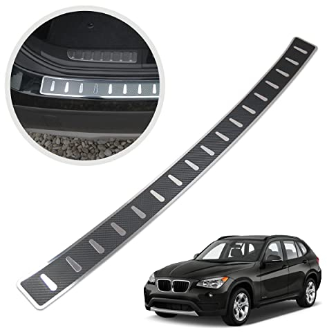CHROMEMASTER | Ladekantenschutz | Kompatibel mit BMW X1 E84 FL 2012-2015; Edelstahl mit Einem Aufkleber, der Carbon Imitiert; Unsere Lackschutzleiste Sichert den Heckstoßfänger vor Kratzern