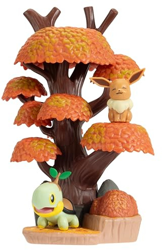 Pokémon PKW3683 - Select Environment Herbstbaum 15 cm mit Evoli und Chelast, offizielles Figuren Set