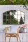 MirrorOutlet Grande specchio da giardino in metallo rustico ad arco per finestre e esterni, 90 cm x 56 cm, marrone, (GM071)