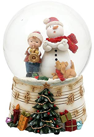 Dekohelden24 Schneekugel - Schneemann mit Kind und Trompete - auf Sockel mit Musiknoten und Spielwerk, Melodie: Oh du Fröhliche, Maße H/B/Ø Kugel: 14,5 x 10,5 cm Ø 10 cm.