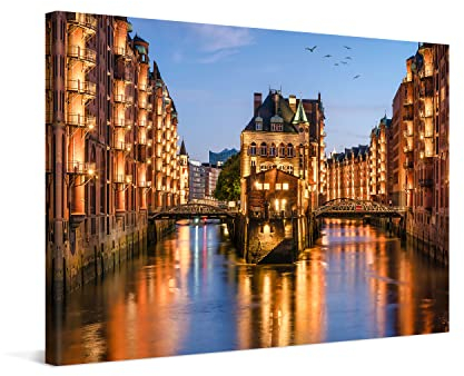 PICANOVA – Premium Leinwanddruck – Leinwandbild Hamburg Speicherstadt Panorama 60x40cm – Kunstdruck Auf 2cm Holz-Keilrahmen Für Schlaf- Und Wohnzimmer – Kollektion Deutschland