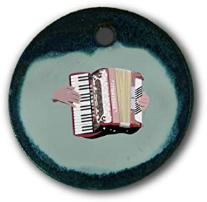 Schöner Keramik-Anhänger „Akkordeon“ in blau marmoriert; Schmuck Kette Kettenanhänger Geschenk Kunsthandwerk Keramik rund Talisman Halskette Aufmerksamkeit Mitbringsel individuell
