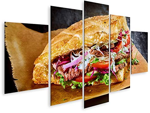 Bild Bilder auf Leinwand Türkischer Döner-Kebab auf goldgeröstetem Pita-Brot gefüllt mit Rotisserie gebratenem Fleisch und frischen Salatzutaten auf braunem Papier serviert Wandbil