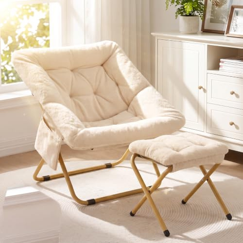 Clevich Relaxsessel mit Hocker Untertassenstuhl Klappbarer Liegestuhl Beige | Akzentstuhl aus Kunstfell, Scandinavian Schalensessel, mit Seitentasche, für Wohnzimmer, Schlafzimmer oder Studentenwohnheime