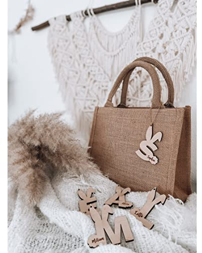 minimutz Jutetasche zu Ostern mit personalisiertem Holz-Anhänger | Ostertasche Geschenkanhänger Hase für Kinder | Personalisiertes Osternest zum Befüllen Anhänger Buchstabe