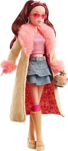 Barbie Signature - Chelsea My Scene, bambola da collezione in abito ispirato agli anni 2000 con top a farfalla, jeans cargo, borsa in denim e piedistallo, giocattolo per bambini, 6+ anni, HYC19