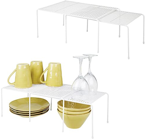 mDesign 4er-Set Regaleinsatz für Küchenschrank – praktische Geschirrablage aus Metall für mehr Abstellfläche – Rutschfester Schrankeinsatz zum Ausziehen – weiß