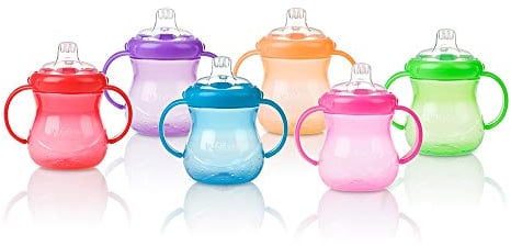 Nuby 9644 - Tazza con manici No-Spill da 295 ml, con morbido beccuccio in silicone con forma sagomata e antigoccia (Colori assortiti)