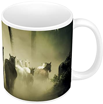 Tasse Horde Pferd Wildpferde im Wald