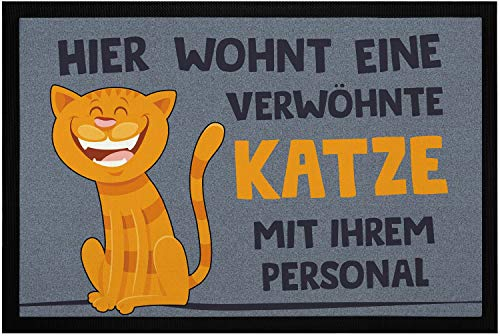 MoonWorks® Fußmatte mit Spruch verwöhnte Katze lustig Tiermotiv Katzenbesitzer rutschfest & waschbar schwarz 60x40cm