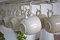 Vardesign Porte-Tasses Rangement Suspendu Range Tasse à Café Expresso 8 Crochets de Rangement Metal pour Cuisine Étagère Placard à Visser Accroche-Tasses Porte-Gobelet Métal Laqué (Blanc)