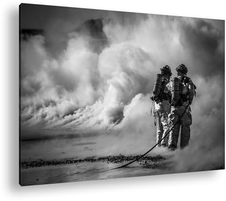 Leinwandbild Helden des Feuers – die Feuerwehr in Aktion Format: 70x50 cm Effekt: Schwarz&Weiß XXL Kunstdruck Bild auf Keilrahmen/Wandbild/Wohnzimmer Deko