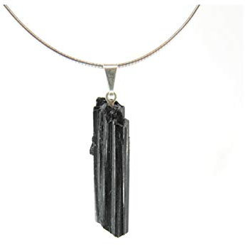 Pendentif tourmaline sans polissage des minéraux bruts et des cristaux pour la guérison, la beauté énergétique, la méditation, la médecine alternative, les amulettes spirituelles