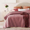 ROOM99 Leila Elegante Tagesdecke in Rosa 240 x 260 cm Vielseitige Wohndecke als Bettüberwurf oder Sofaüberwurf Überwurfdecke für Bett und Sofa Steppdecke Stil Ideal als Bedspread