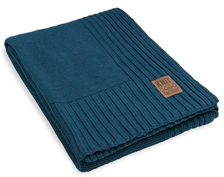 KNIT FACTORY - Uni Gestrickte Decke - Wohndecke - Kuscheldecke - Gestrickte Sofadecke - Plaid aus Wolle - Wolldecke - Petrol - 160x130 cm