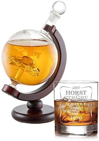AMAVEL Whiskyset, Glaskaraffe Globus mit luftdichtem Verschluss und Auto im Inneren, Whiskyglas mit Gravur, Personalisiert mit Namen und Jahreszahl