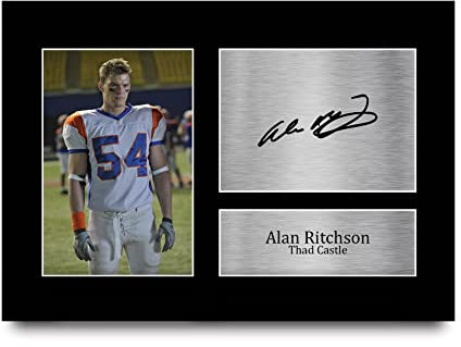 HWC Trading A4 Alan Ritchson Blue Mountain State Geschenke Geducktes Signiertes Autogramm Foto für Fans von Film Memorabilien