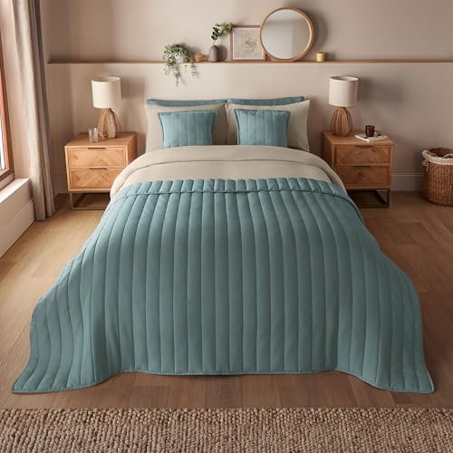 Silentnight Supersoft Quilted Bedspread -Add a Layer of Extra Style and Warmth - Smooth Comfy Touch Microfibre Coverlet Bed Sofa Throw-Machine Washable and Non-Iron Fabric - 150x200cm, Blue
