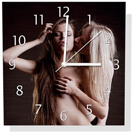 Wallario Design Wanduhr Sexy Lesben-Erotik : Zwei nackte Junge küssende Frauen aus Aluverbund, Alu-Uhr Größe 30 x 30 cm, weiße Zeiger mit Metalloptik