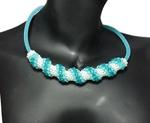 Kurze Kette Perlenkette hellblau blau türkis handgefädelt handmade Wellenkette Geburtstagsgeschenk Weihnachtsgeschenk