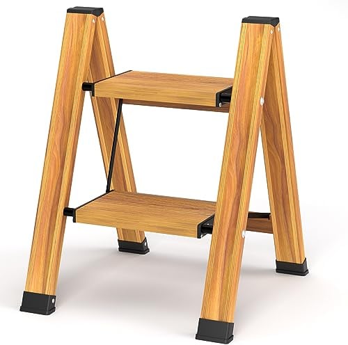 KULACO Klapptritt, Trittleiter 2 Stufen Klappbar, Aluminium Klappleiter, Tragbare Stufenleiter, Rutschfeste Haushaltsleiter bis 150 kg, Multifunktionsleiter Holzmaserung Design für Küche, Bad, Camping