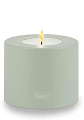 Qult Farluce Trend • Farbe Wüstensalbei • ∅10cm Höhe 8 cm • Teelichthalter in Kerzenform • Kunststoffkerze in Kerzenoptik • Mit Teelichteinsatz • inkl. 1 TLM16 Maxilight Teelicht (für ∅10&12cm)