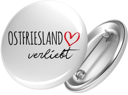 Huuraa Button Ostfriesland verliebt Ansteck Pin 59mm mit Namen deiner lieblings Region Geschenk Idee für Freunde und Familie