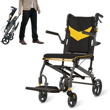 AEVITAL Rollstuhl Faltbar Leicht Reiserollstuhl bis 136 kg | Schmal Rollstühle Klappbar Aluminium mit Ausziehbarem Zuggriff Rutschfeste Fußstütze für Senioren Wohnung & Reisen